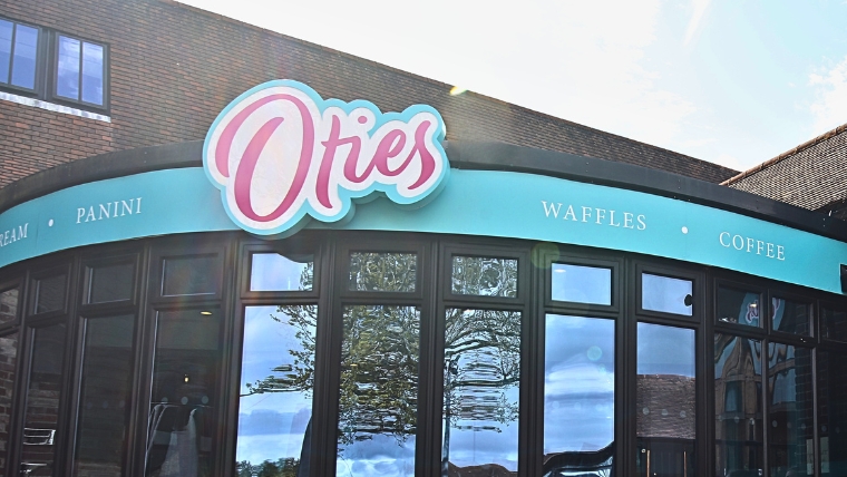 Celebrating 4 years of Oties!